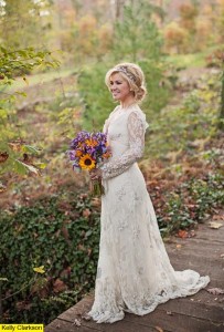 Kelly Clarkson's wedding dress