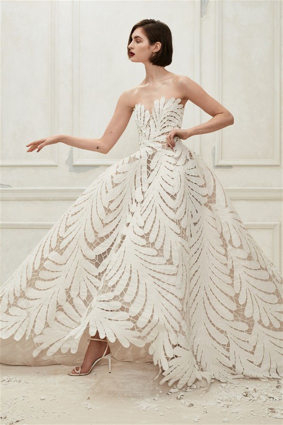 Gorgeous Oscar de la renta 2019 wedding gown. Wedding dress preservation will keep it beautiful for years.