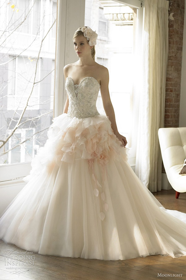 Wedding gown by <a href="http://www.moonlightbridal.com/Collection/MoonlightCouture/"Moonlight Couture</a>