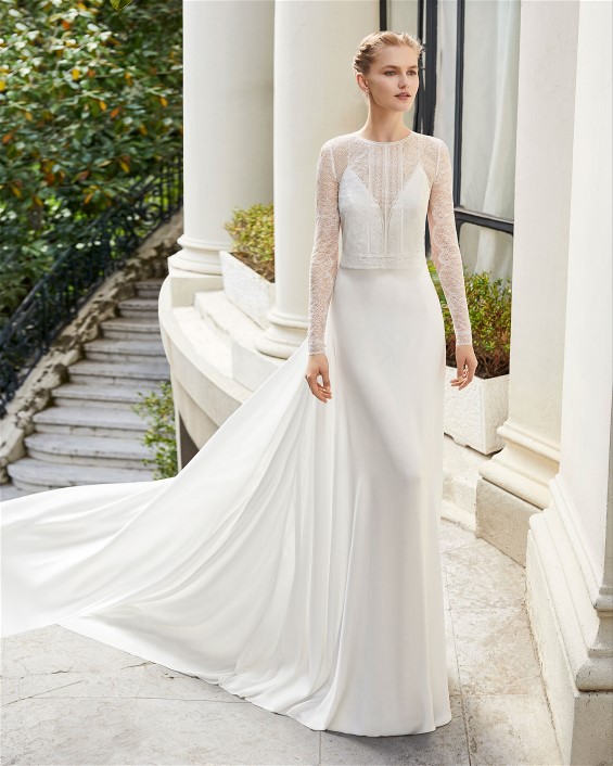 Another Rosa Clara stunning wedding dress with long sleeves. Warm winter wedding dresses will help make a winter wedding wonderful.